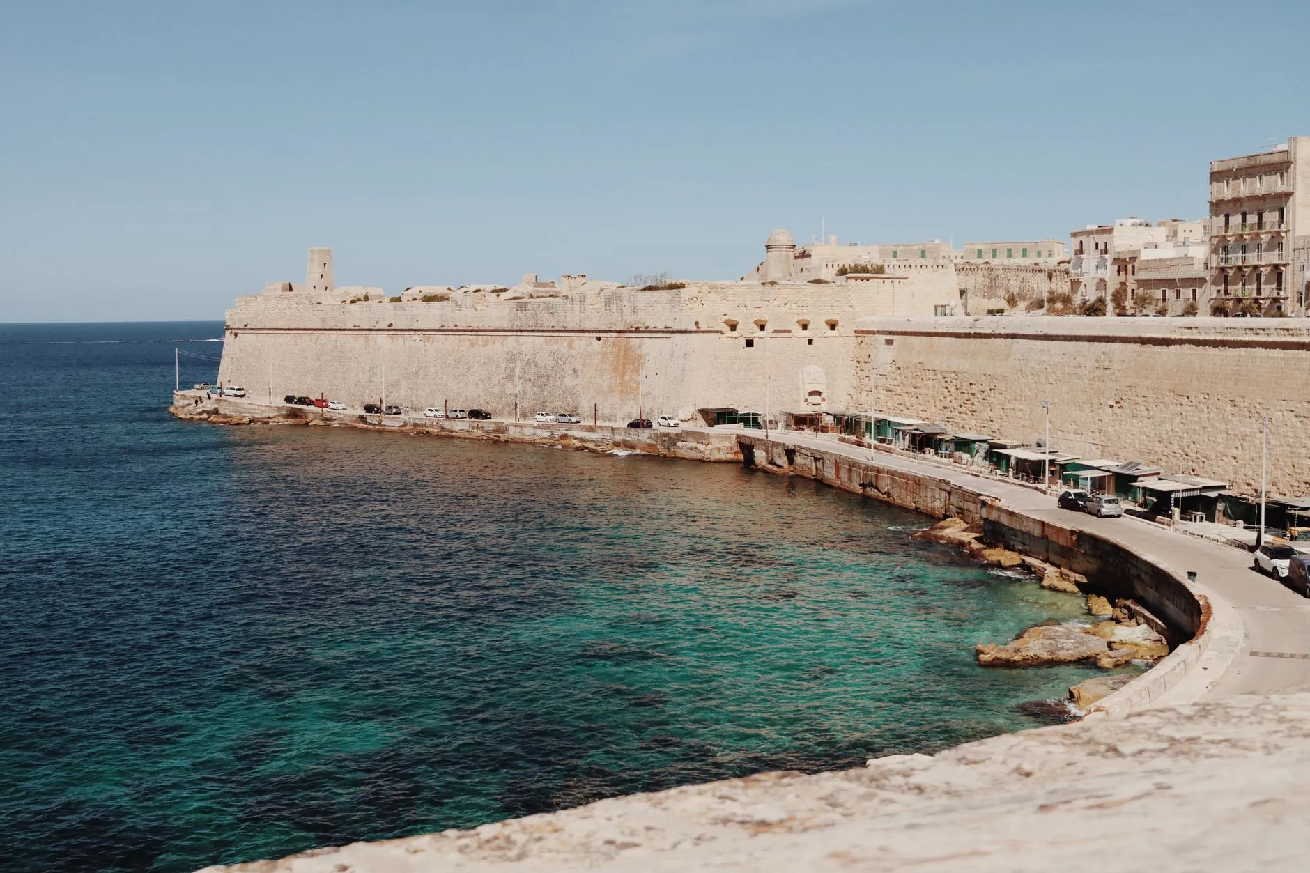 Legligin Valletta Maltese