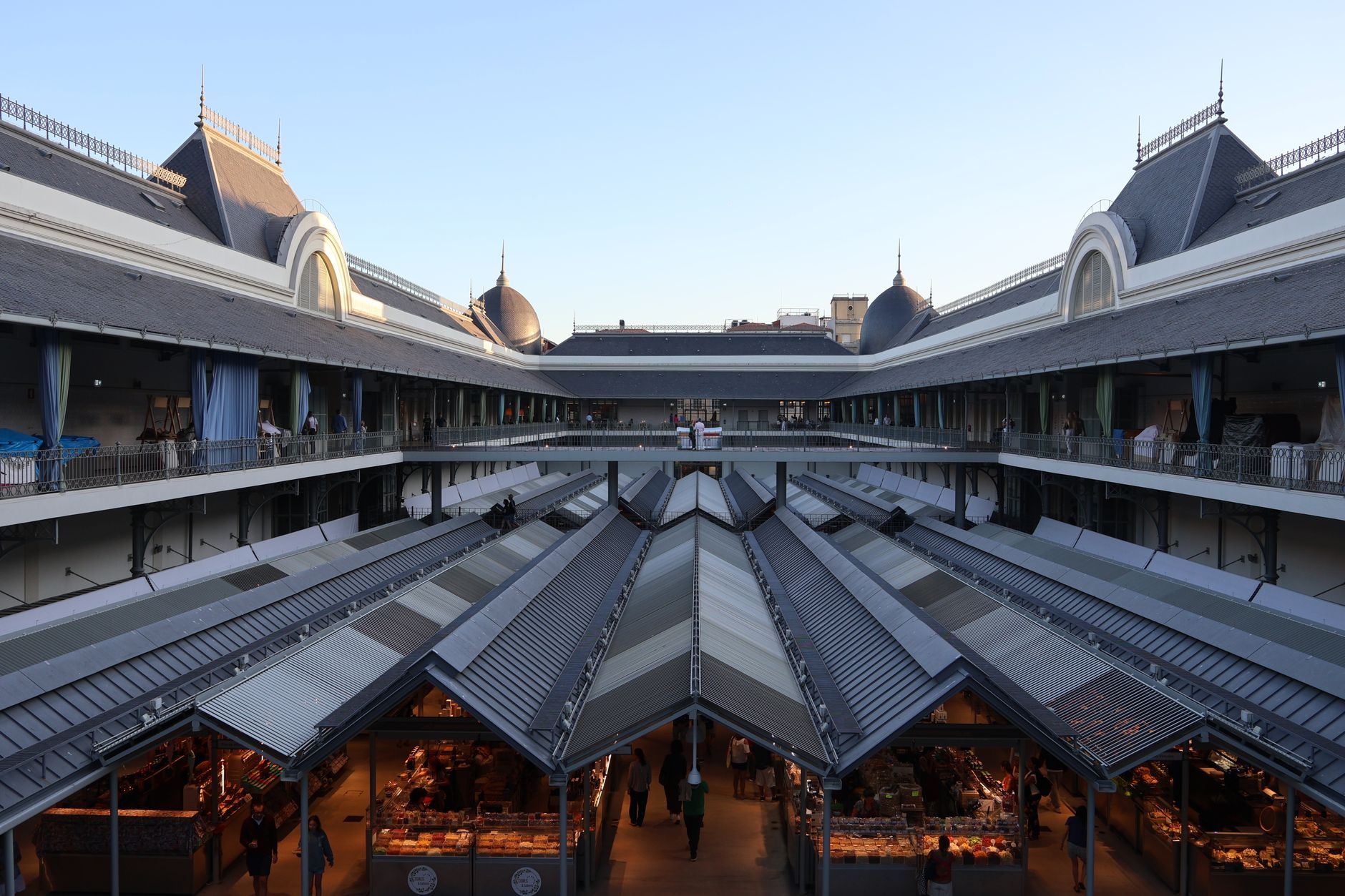 Les Halles de Lyon Paul Bocuse - French Market di Lyon