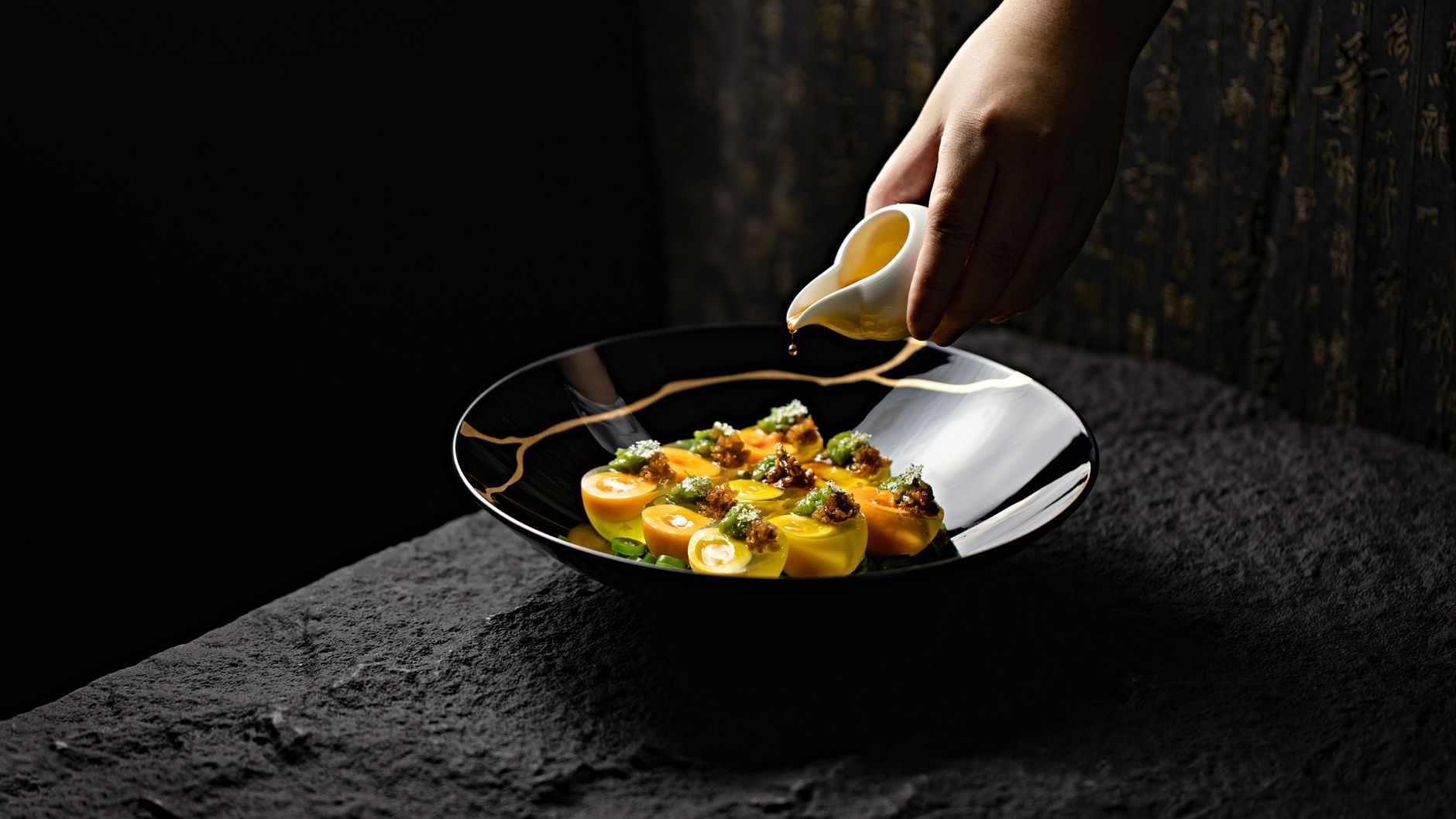 Multi-Sensory Tasting Menu di Ultraviolet by Paul Pairet
