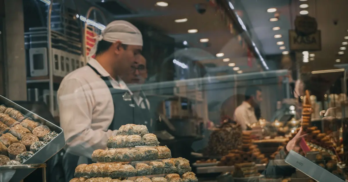 Kuliner Turki: Review Baklava Istanbul di Cafe Istanbul, Istanbul, Turki, Pengalaman Bersantap Mewah yang Wajib Masuk Bucket List