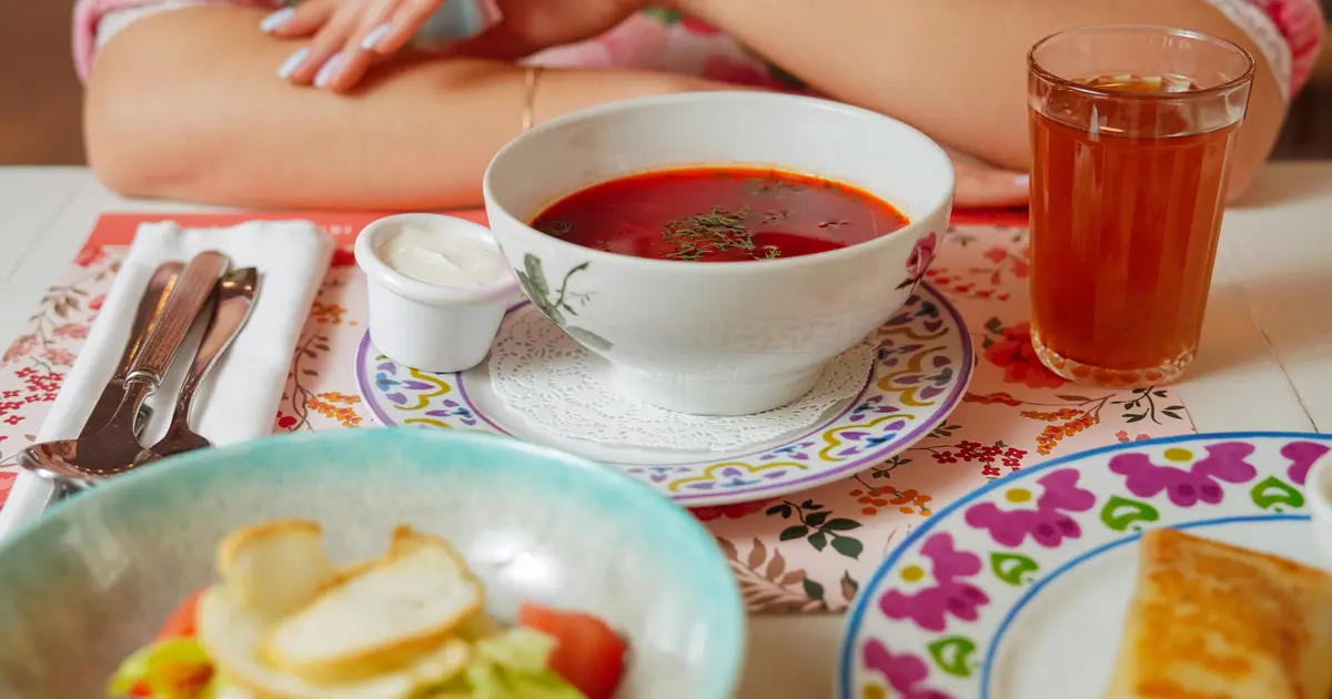 Rekomendasi Tempat Makan Borscht Ukraina di Kyiv: Review Lengkap