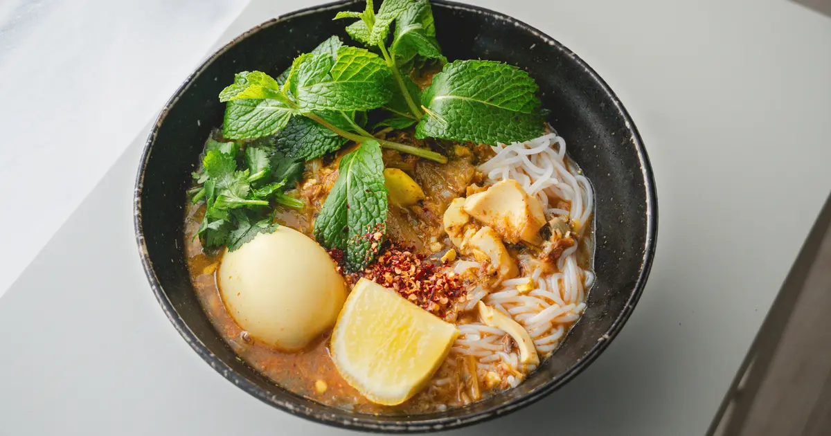 Petualangan Kuliner Penang, Malaysia: Review Curry Laksa Penang di Cafe Penang, Malaysia, Rekomendasi Tempat Makan Favorit Foodie