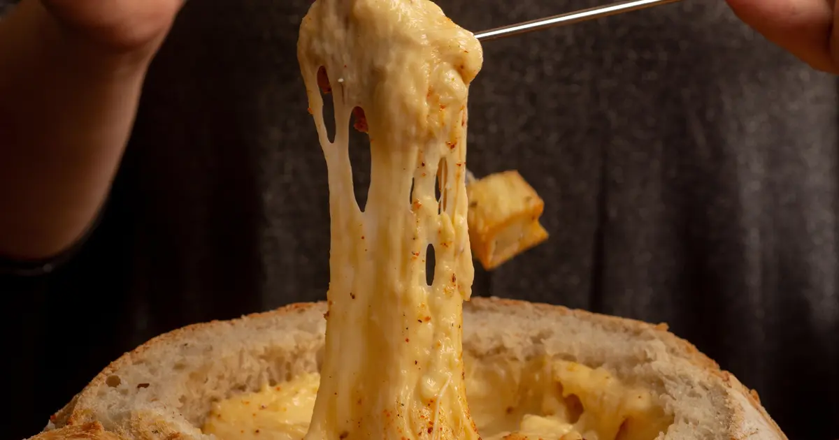 Petualangan Kuliner Zermatt, Swiss: Review Fondue Swiss di Cafe Zermatt, Swiss, Rekomendasi Tempat Makan Favorit Foodie